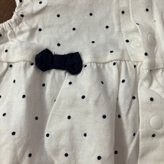 取引済【無料】ベビー服(70)紺の水玉にリボン付き差し上げますの画像