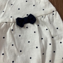 取引済【無料】ベビー服(70)紺の水玉にリボン付き差し上げますの画像