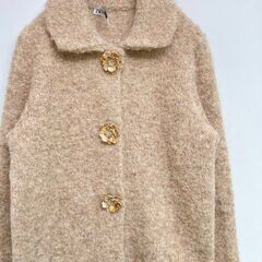 zara ニットフェイクファーカーディガン フラワーボタン ビーズ ジャケットの画像