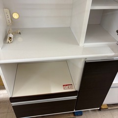 ★961 (食器棚お探しの方必見)　食器棚　黒×白　ハガレあり　【リサイクルマート鹿児島宇宿店】の画像