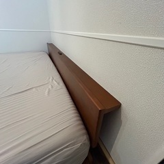 ［クイーン］ベットフレーム（コンセント付き）の画像