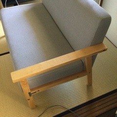 差し上げます　小ぶりなソファーの画像