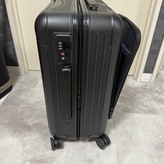 リモワスーツケース　機内持ち込みサイズの画像