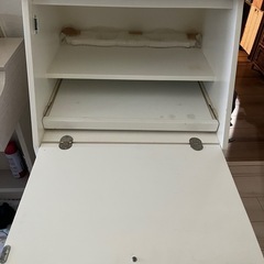 机&椅子のセットの画像