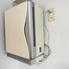 ダイキン 空気清浄機 ACM75F-W 壁掛けにもできるフック付いてます。の画像
