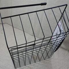 ☆ダイソー 吊戸棚用 バスケット 黒 220円商品の画像