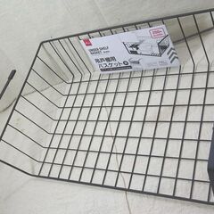 ☆ダイソー 吊戸棚用 バスケット 黒 220円商品の画像