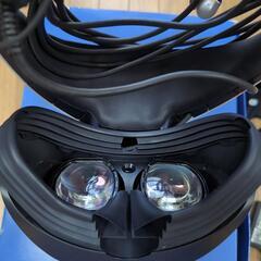 PlayStation VR2 本体とコントローラー　スタンド付の画像