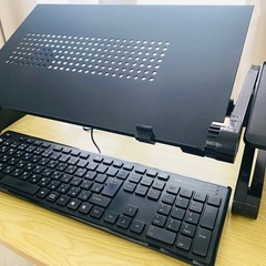 中古　ノートパソコン台　角度調整自由自在の画像