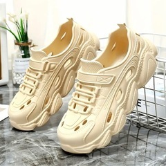 【新品・未使用✨】男女兼用、厚底レトロスニーカー👟の画像
