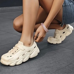 【新品・未使用✨】男女兼用、厚底レトロスニーカー👟の画像