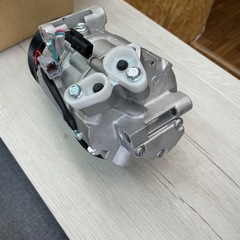 セレナ エアコンコンプレッサー　未使用新品の画像