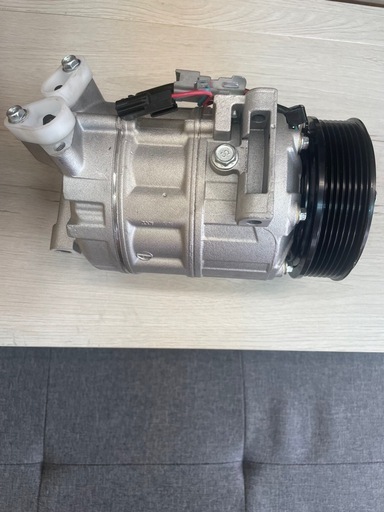 セレナ エアコンコンプレッサー　未使用新品
