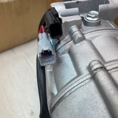 セレナ エアコンコンプレッサー　未使用新品の画像