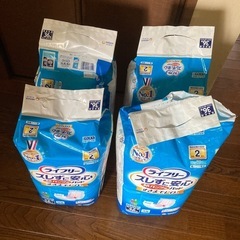 【新品・一部開封】ライフリー ズレずに安心紙パンツ用尿とりパッド　36枚×4袋の画像