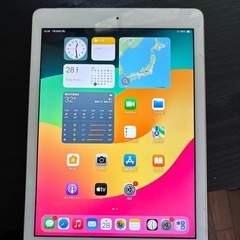 iPad 第6世代　　au 32GB
の画像