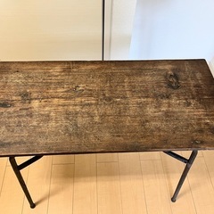 アンティークテーブルの画像