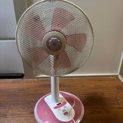 扇風機とアイロンの画像