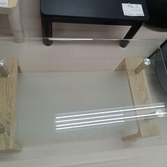 リユースのサカイ栃木店★ジモティ割あり★  ガラステーブル 木目調 W100×D60×H45 クリーニング済み TC9979の画像