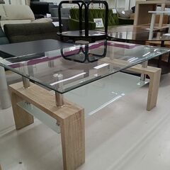 リユースのサカイ栃木店★ジモティ割あり★  ガラステーブル 木目調 W100×D60×H45 クリーニング済み TC9979の画像