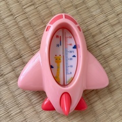 鼻吸い器、湯温計、おもちゃセットの画像