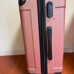 130サイズピンクのスーツケースの画像