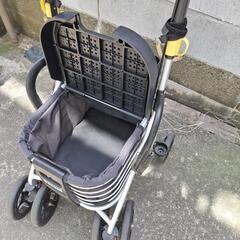 シルバーカー、小型犬にも最適の画像