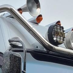 トラックパーツいすゞギガルーフバーIPFフォグランプ付き。の画像