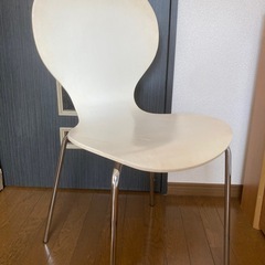 イス・白色の画像
