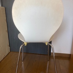 イス・白色の画像