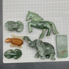 6点おまとめ天然石 パワーストーン 翡翠　象/馬/亀 /帰る/印材プレート 彫刻 6点 縁起物 置物 飾り物 インテリアの画像