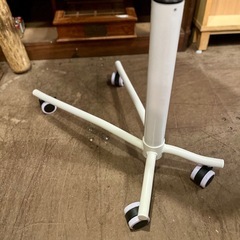 【武蔵小山店】 昇降式テーブル サイドテーブル キャスター付きテーブル ワークテーブル パソコンデスク ミニデスク コンパクトテーブル 高さ調整 木目調 天板 モバイルデスク 作業台 おしゃれ 中古家具 テーブルの画像