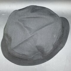 GUESS ゲス バケットハット キャップ 帽子 ブラックメンズレディース　ワンサイズFREE　美品　コットン100％たためる帽子の画像