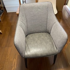 グレー　北欧風　ダイニングチェア　革調の画像