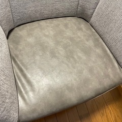グレー　北欧風　ダイニングチェア　革調の画像