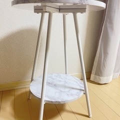 大理石柄　サイドテーブルの画像