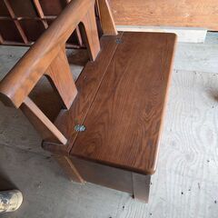 収納付き木製長椅子の画像