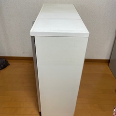 白い棚の画像