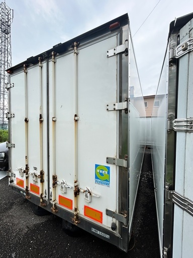 T6. 横扉付き シマ鋼鈑 4トン保冷コンテナ 幅248cm長さ648cm高さ