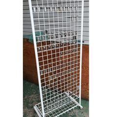 陳列ラック　 収納棚　フック各種付き　中古の画像