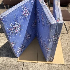 三つ折りマットレス2客お譲りしますの画像