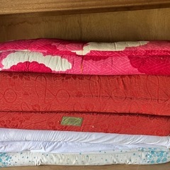 ベッド、マットレス、布団の画像