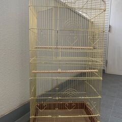 【鳥かご】大きなケージ　金の鳥籠　ゴールド　サイズ 幅43.5×奥行き33×高さ91cm 重さ5.5kmの画像