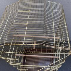 【鳥かご】大きなケージ　金の鳥籠　ゴールド　サイズ 幅43.5×奥行き33×高さ91cm 重さ5.5kmの画像