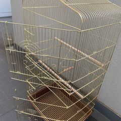 【鳥かご】大きなケージ　金の鳥籠　ゴールド　サイズ 幅43.5×奥行き33×高さ91cm 重さ5.5kmの画像