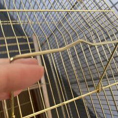 【鳥かご】大きなケージ　金の鳥籠　ゴールド　サイズ 幅43.5×奥行き33×高さ91cm 重さ5.5kmの画像