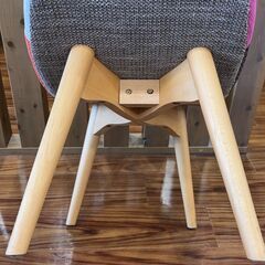 家具　椅子　スツール　カラフル　木製足　パッチワーク調　おしゃれの画像