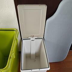 ⚠️定型文の問い合わせがほしくないです⚠️　ごみ箱2個　45Lと20L現状渡し。の画像