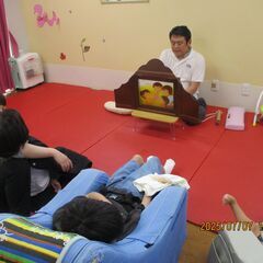 一緒に遊ぶことがお仕事！1日4時間～！お手伝いスタッフの画像