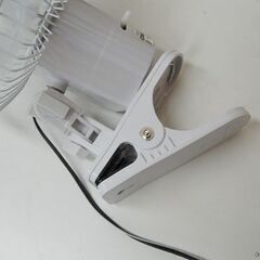 【DC24V専用】 meltec カーファン CF-200 8インチ ホワイト クリップ式 首振り可能   札幌市 清田区 平岡の画像